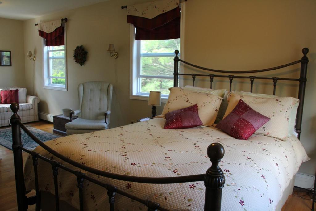 Tulips And Thistle B&B Truro Room photo